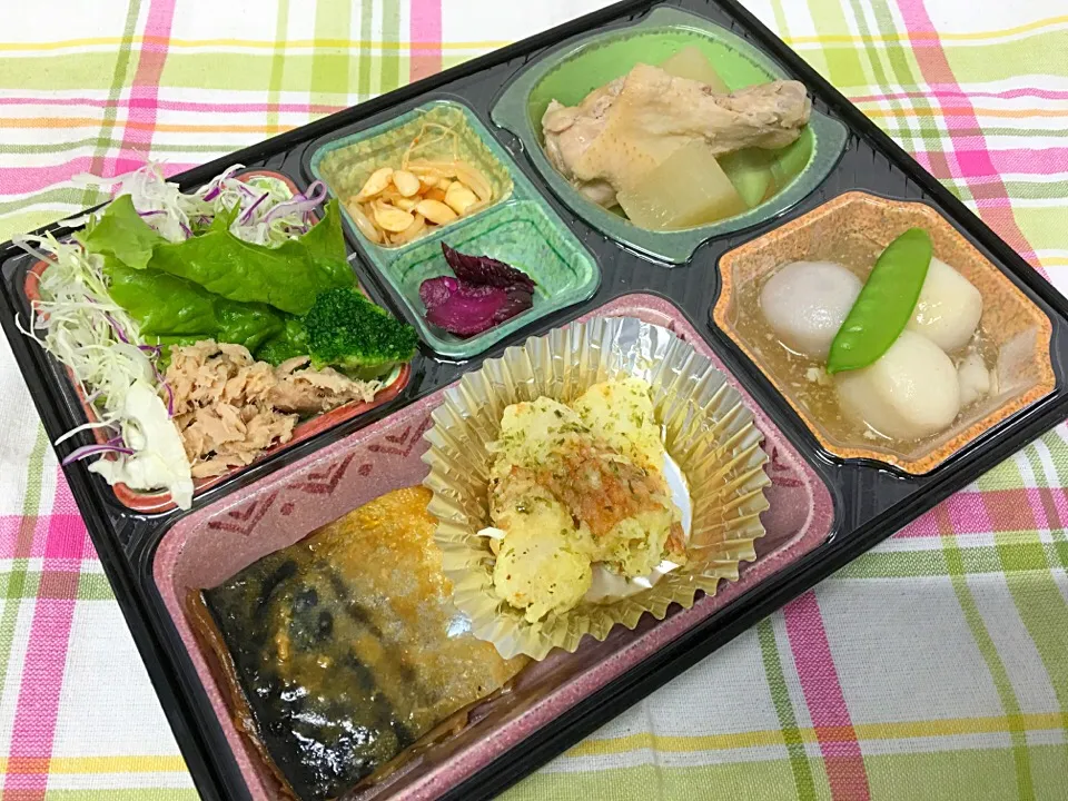 大根と手羽元の煮物 日替わり弁当 豊川市宅配|Naokazu Kuritaさん