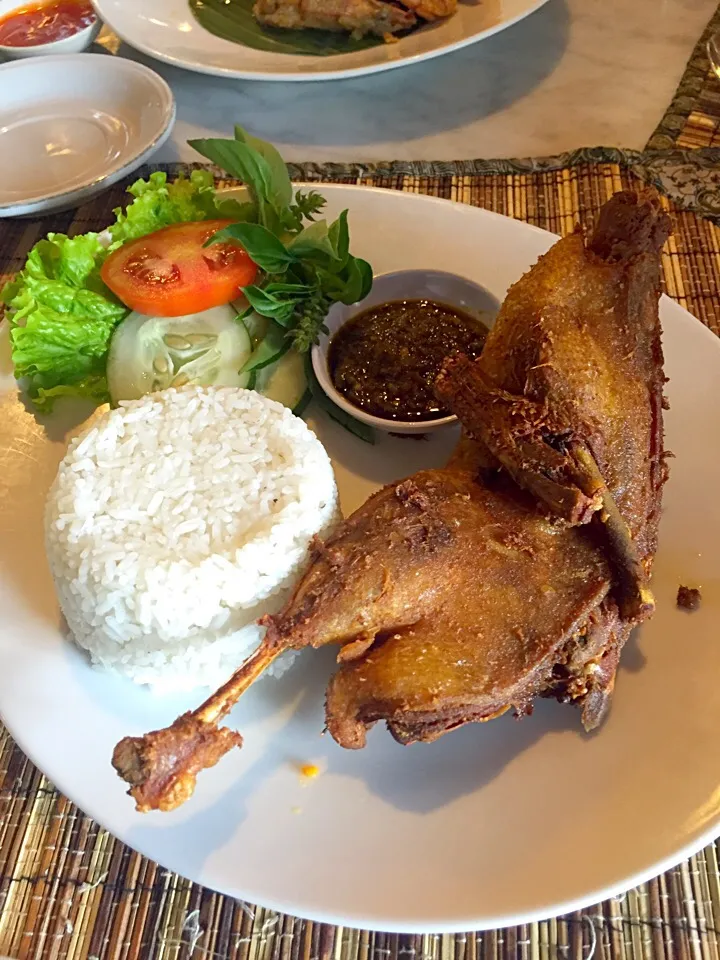 Bebek goreng|Liana Sari Choiさん