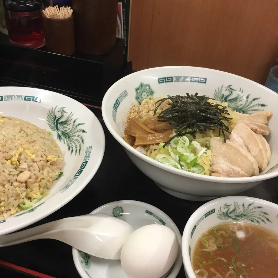 Snapdishの料理写真:汁なしラーメン大盛りとチャーハン|Hajime Sakaiさん