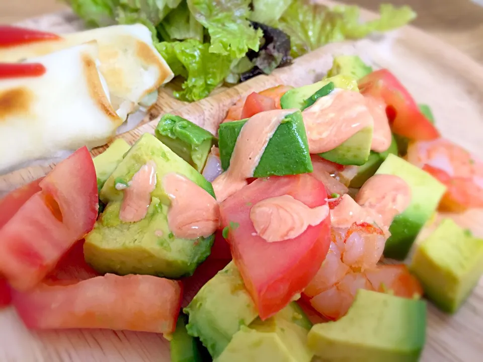 アボカド海老トマトのオーロラサラダ 🍅|はむたろうさん