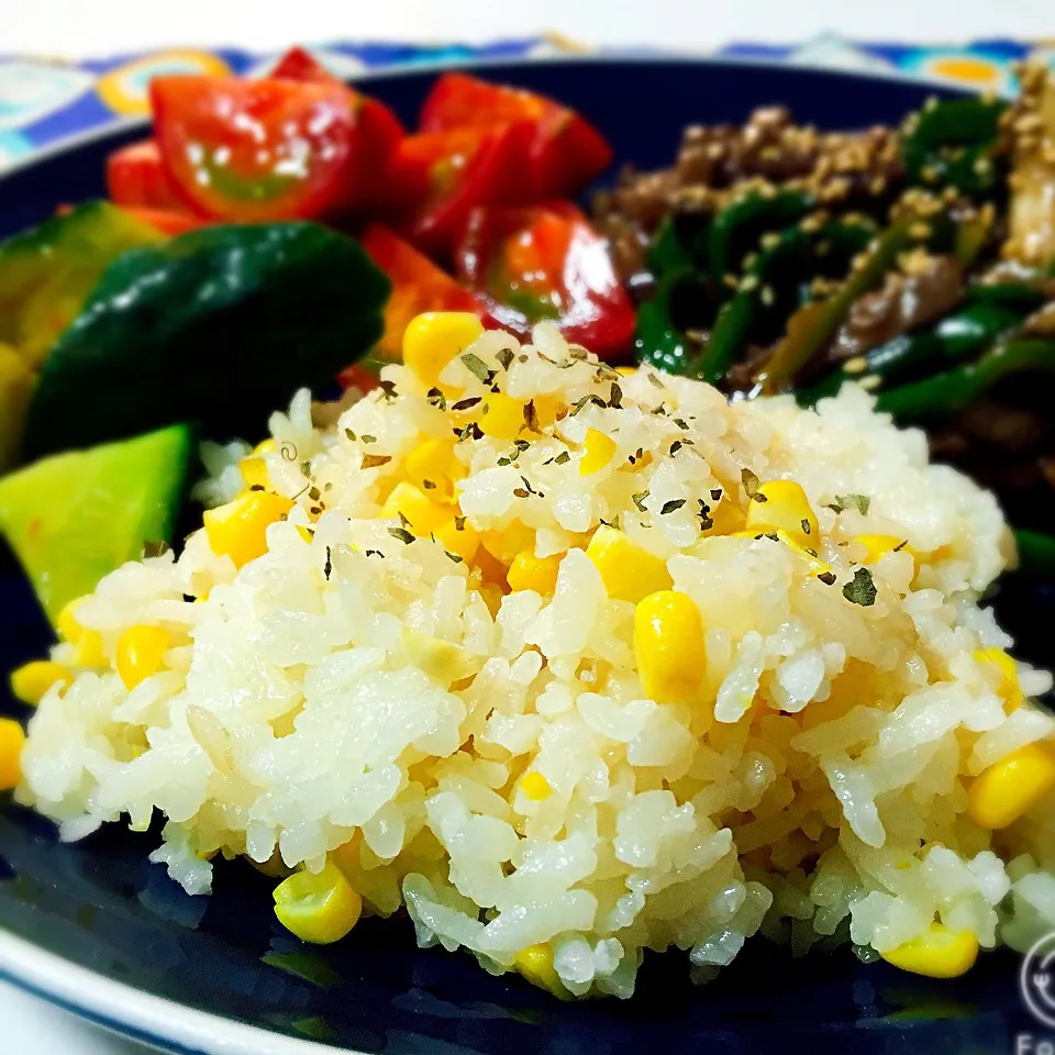 Snapdishの料理写真:コンテチーズととうもろこしの炊き込みごはん&青椒肉絲プレート|にこりんさん