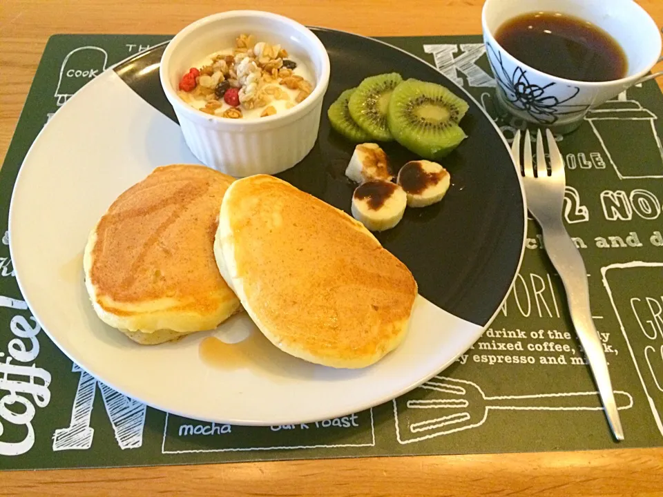 Snapdishの料理写真:豆腐でふっくらパンケーキ。朝食|tomoニャンさん