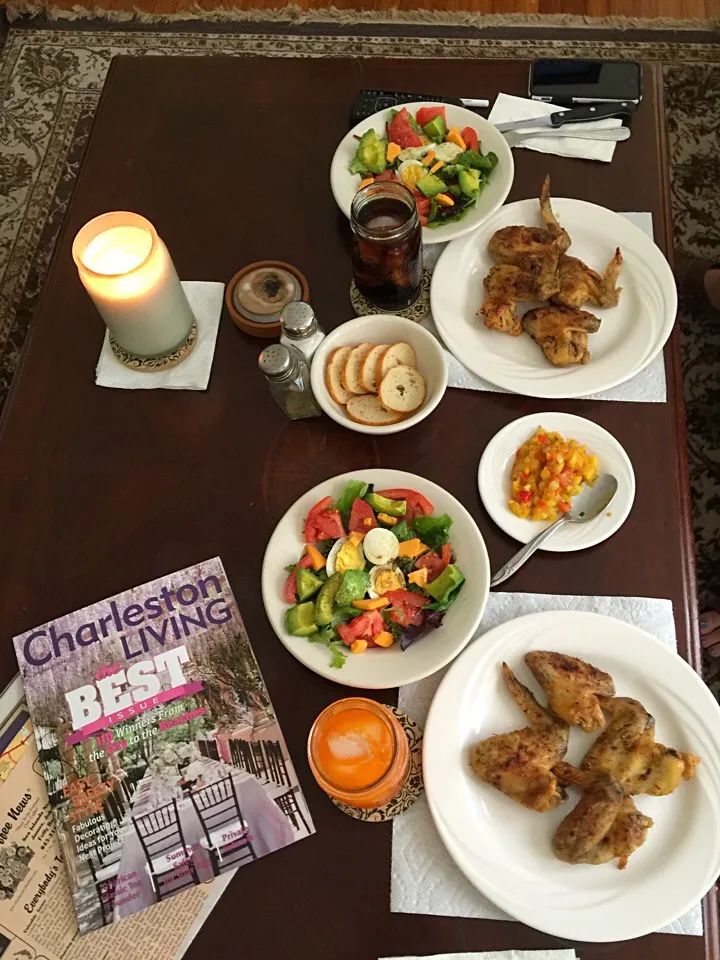 Simple chicken wings with a nice mix salad at South Carolina vacate|Polly Annaさん