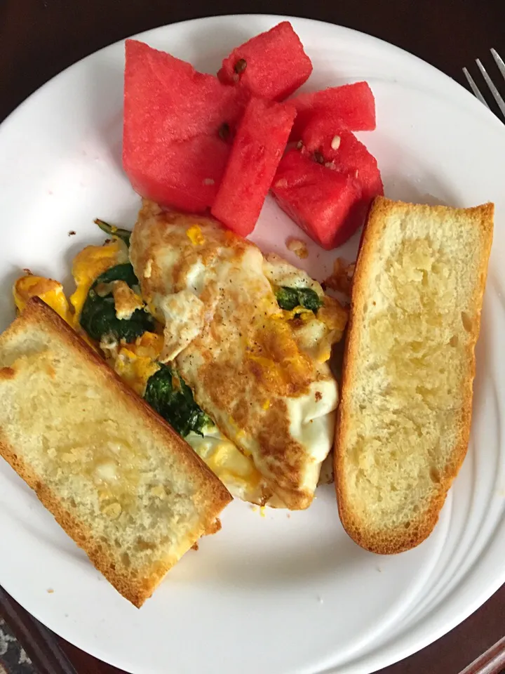 Eggs blue, sharp cheese, and spinach and baguette Irish butter.|Polly Annaさん