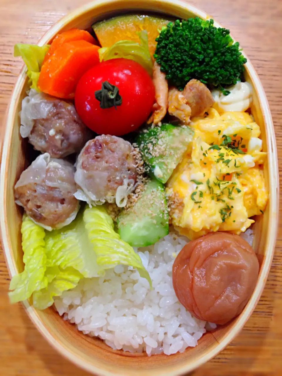 Snapdishの料理写真:自分のお弁当。崎陽軒シウマイ、チーズオムレツ。|泡子さんさん