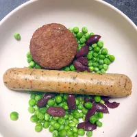 Peas veggie Italian sausage veggie patty olives|Luiza Gomesさん