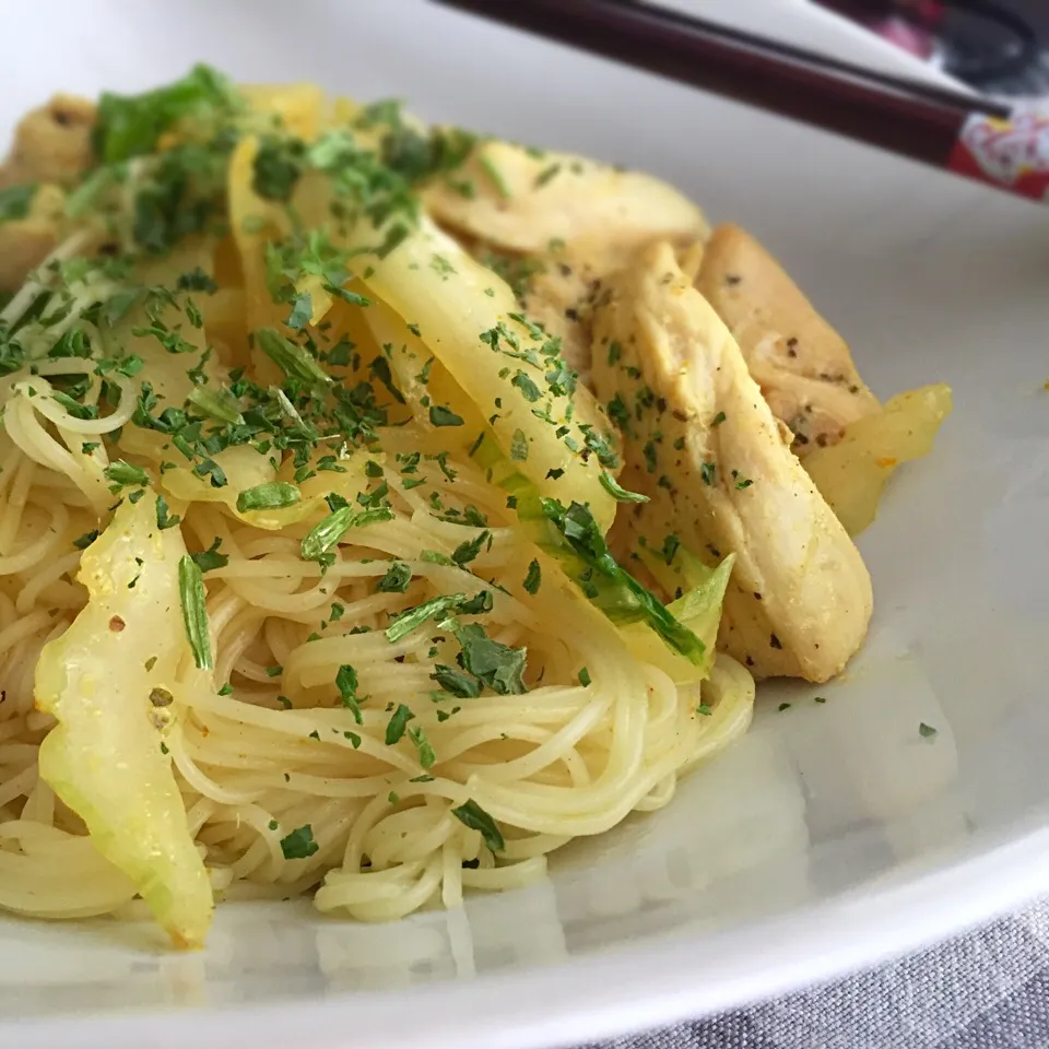 Turmeric celery chicken SOMEN noodles 
セロリとチキンのターメリックそうめん|mayumiさん