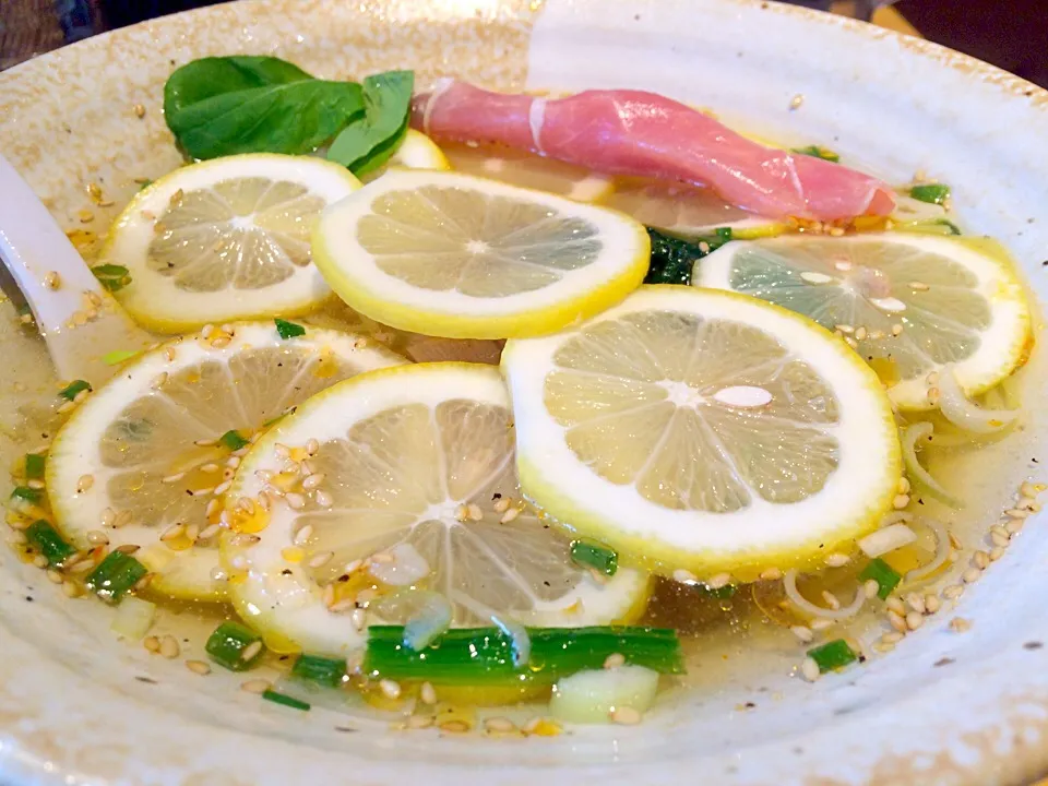 冷やしレモンラーメン🍜@ラーメン 蟻塚|おかっぴーさん