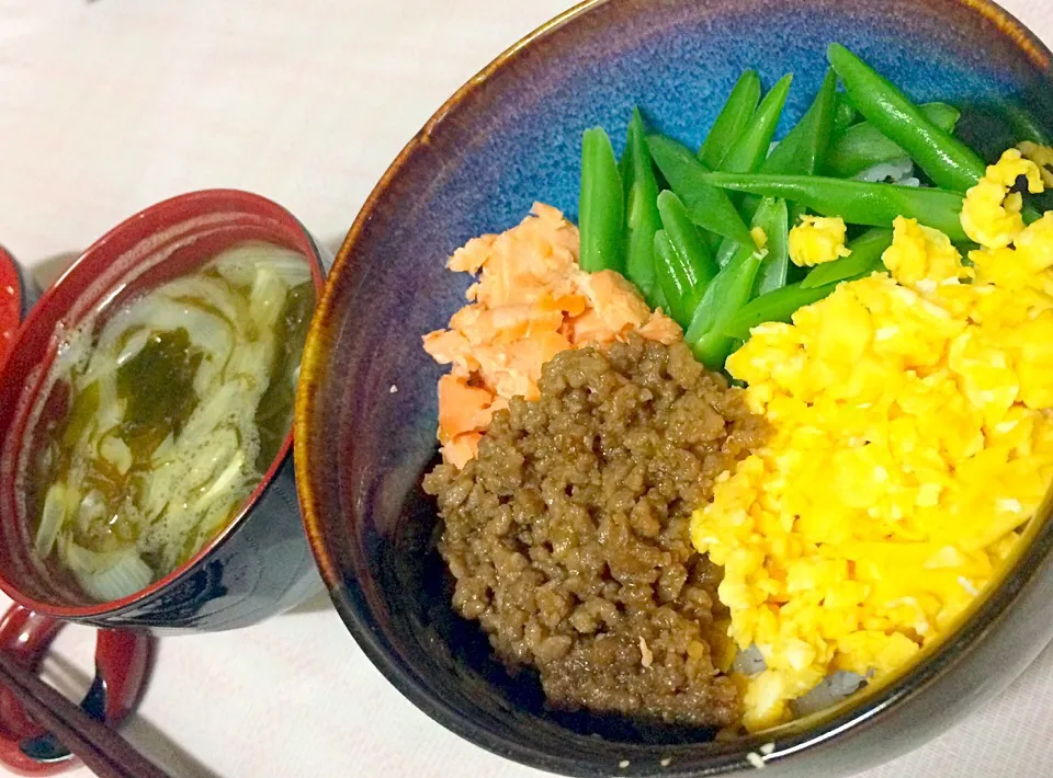 そぼろ丼🍚❤️|ナタママさん