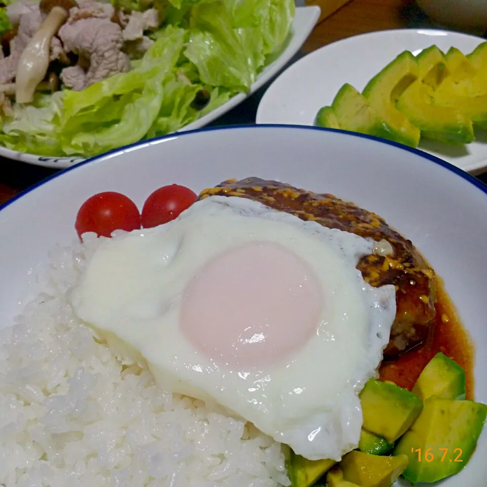 Snapdishの料理写真:ロコモコ丼にしようとしてやめた丼とサラダたち|yurieさん