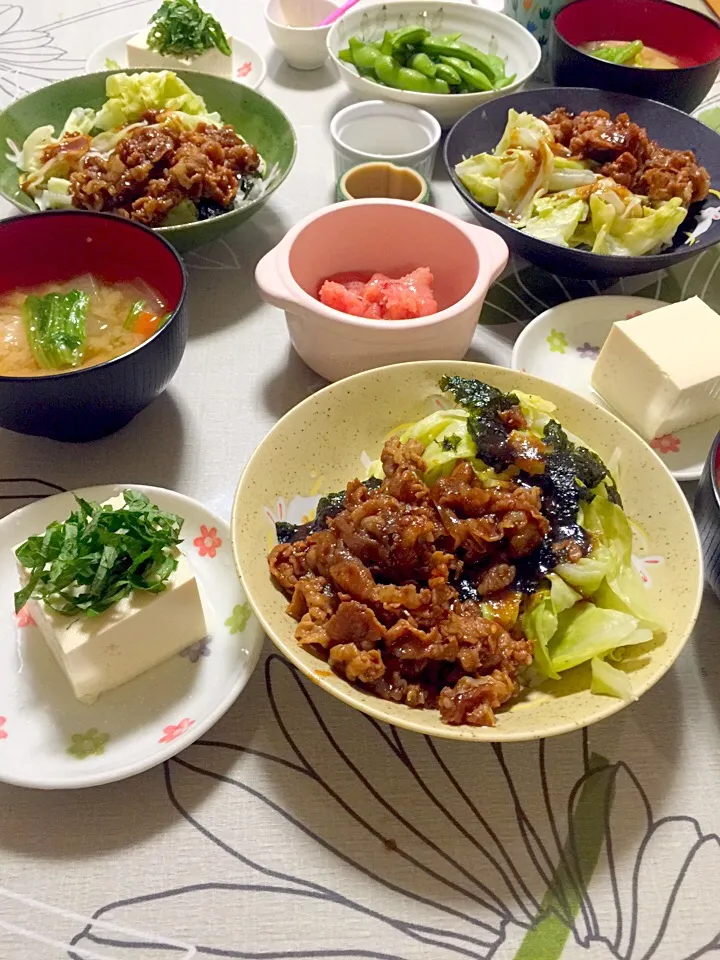 姉貴の豚丼😊レンチンキャベツ添え
冷奴と具沢山味噌汁、タラコと枝豆|tabyさん