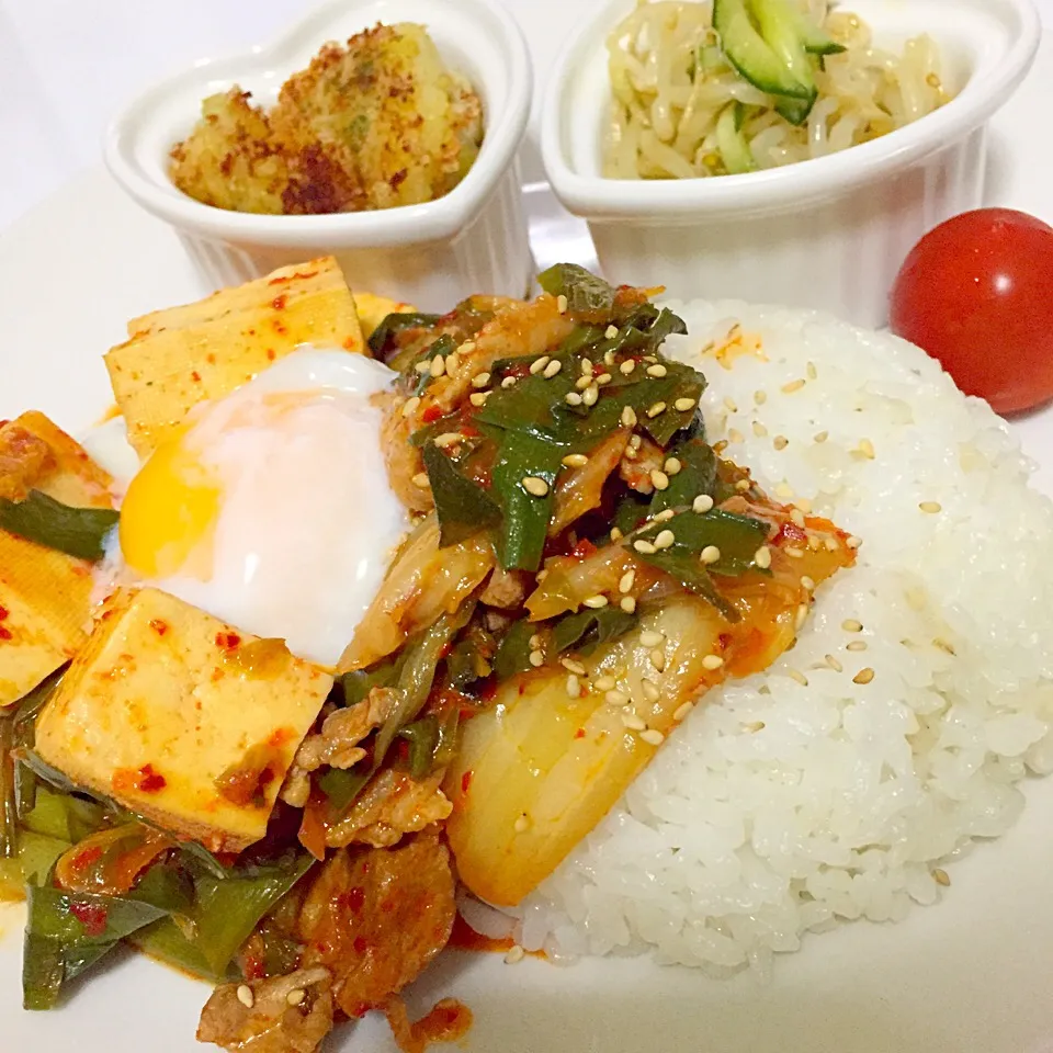 ボリュームたっぷり！豆腐&豚キムチ丼|奏 kanadeさん