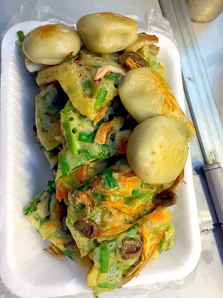 Vegetables & egg pancakes + dumplings|Sky Blueさん