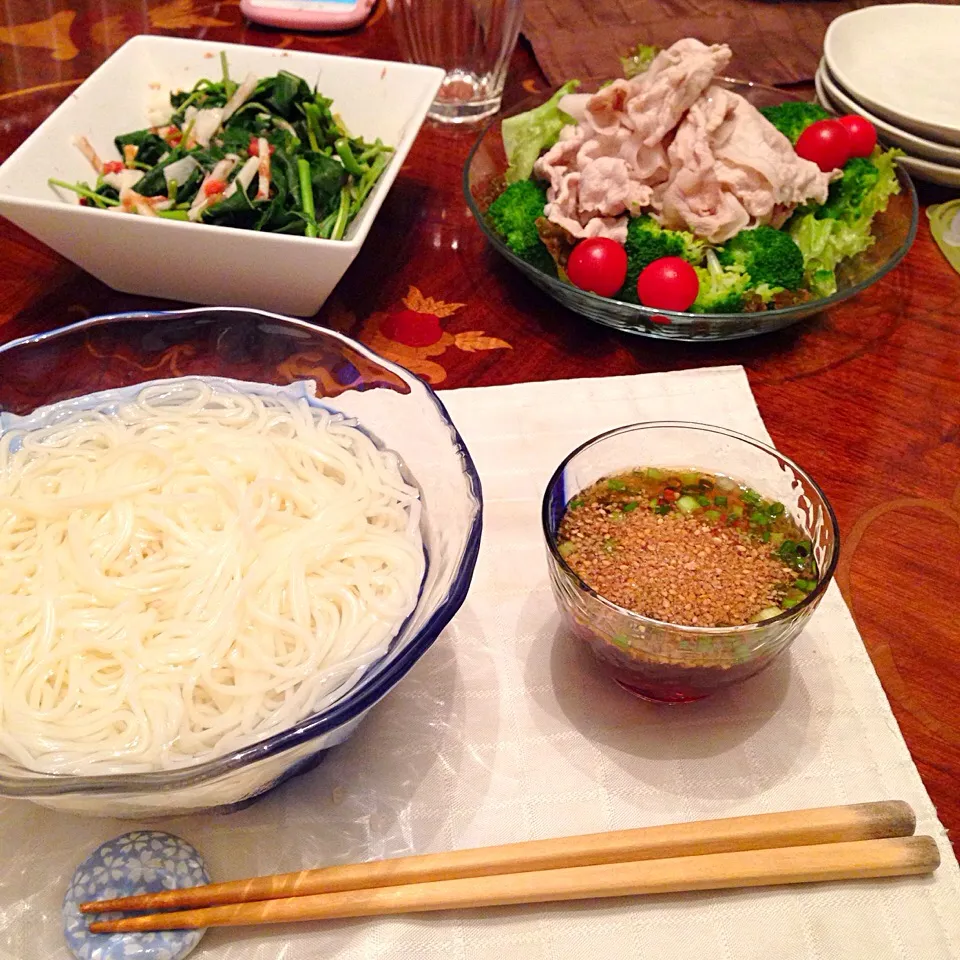 今日の晩御飯(๑´ڡ`๑)
冷麦 と豚肉の冷しゃぶ|ちゃたままさん