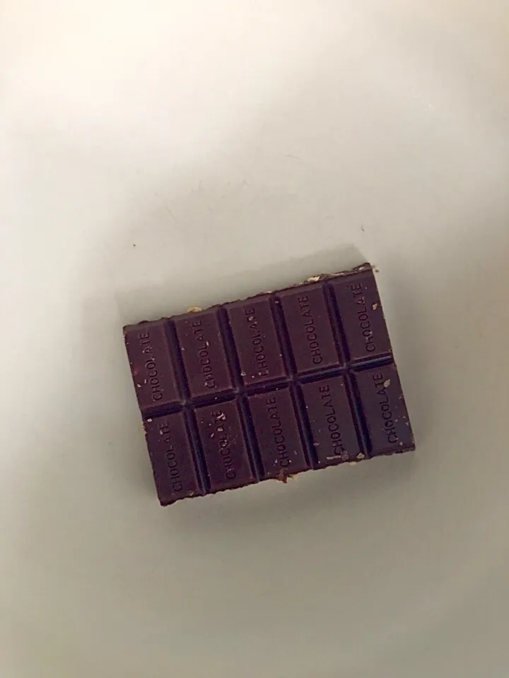 Sea salt almond chocolate|Luiza Gomesさん