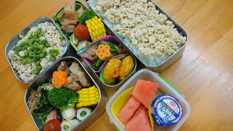 Snapdishの料理写真:7月14日そぼろご飯と照り焼きチキン弁当|あけみさん