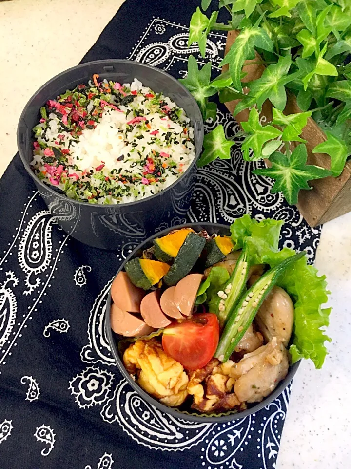 Snapdishの料理写真:高校男子弁当🍙
✴︎鶏肉レモン焼き
✴︎南瓜のグリル焼き
✴︎卵焼き
✴︎ソーセージ甘辛煮|emisanさん