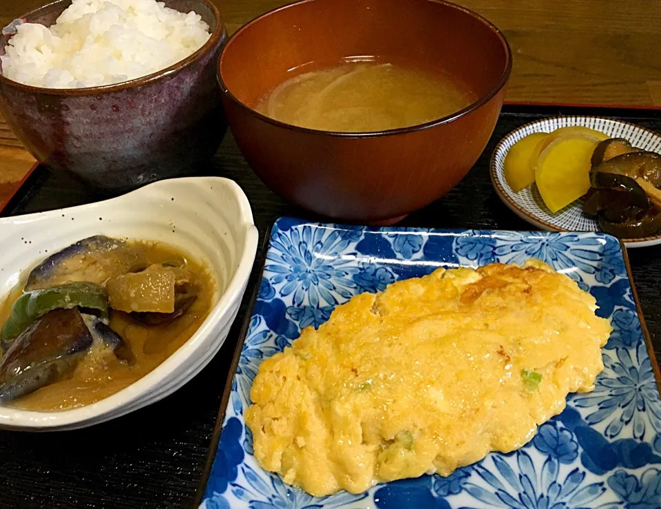 単身赴任の朝ごはん  ネギ入り卵焼き 鍋シギ タクアン 自家製きゅうりのQちゃん|ぽんたさん