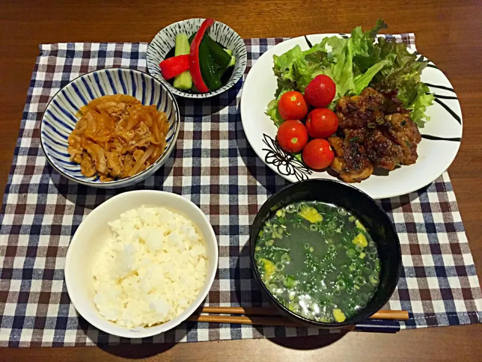 作り置きごはーん♡鶏肉のマヨぽん炒め、ポークチャップもどき、ピクルス、サラダ、ごはん、スープ|未来さん