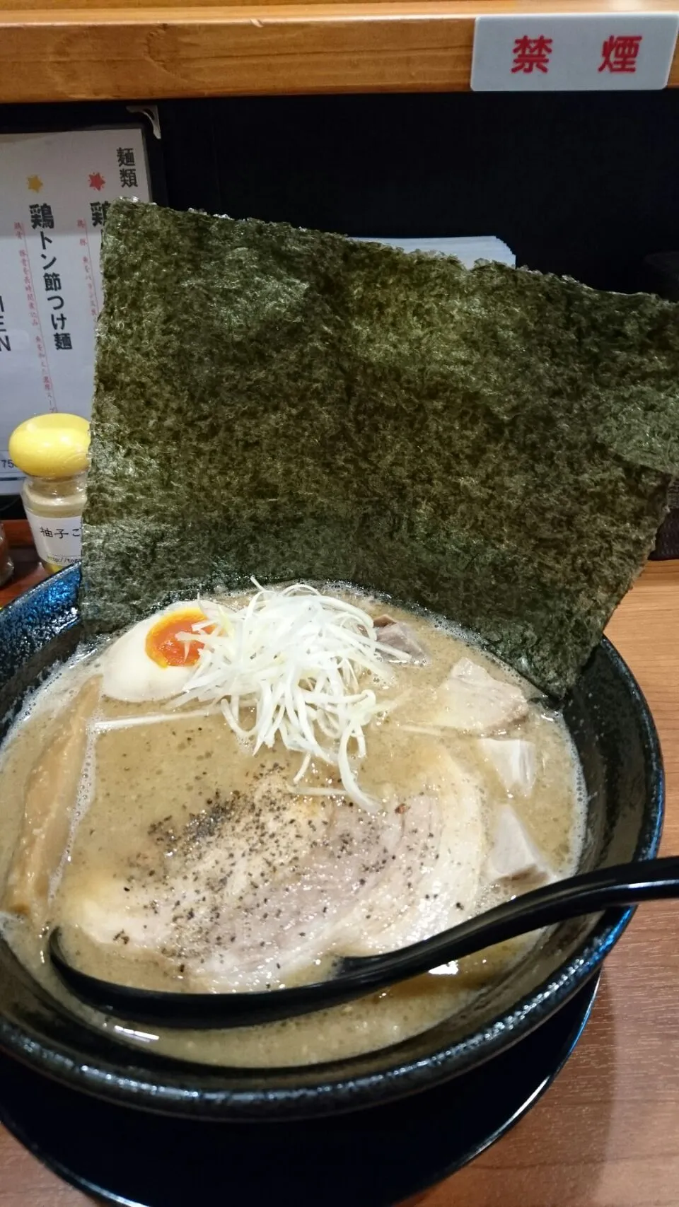 Snapdishの料理写真:D.I.R(ドロっと.インパクト.ラーメン)鶏×豚×魚の 濃厚スープにどでかいチャーシュー、海苔をトッピング かなりインパクトあります|tomoyuki.nakaharaさん