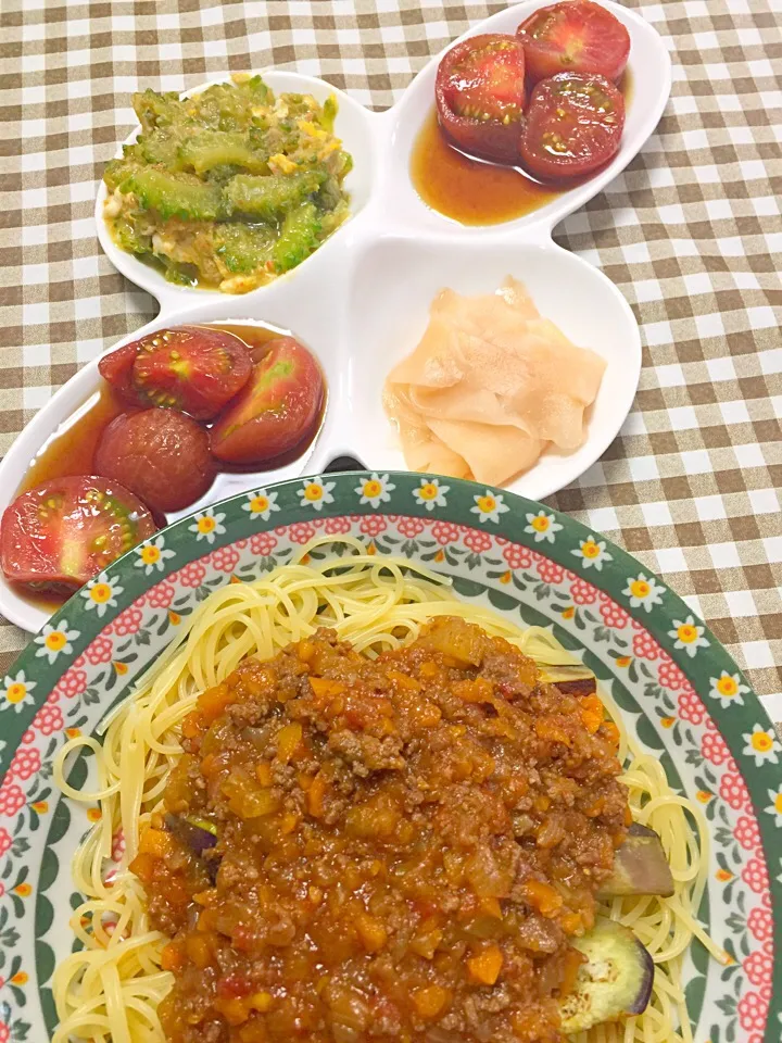 焼き茄子のせミートソースパスタ🍀生姜の甘酢漬け🍀ゴーヤの蟹卵とじ🍀トマトのポン酢砂糖漬け|☆光るさん