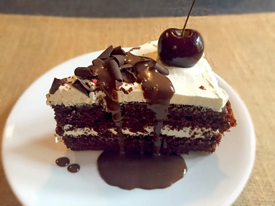 Chocolate cake cherry😋|mee aphipongさん