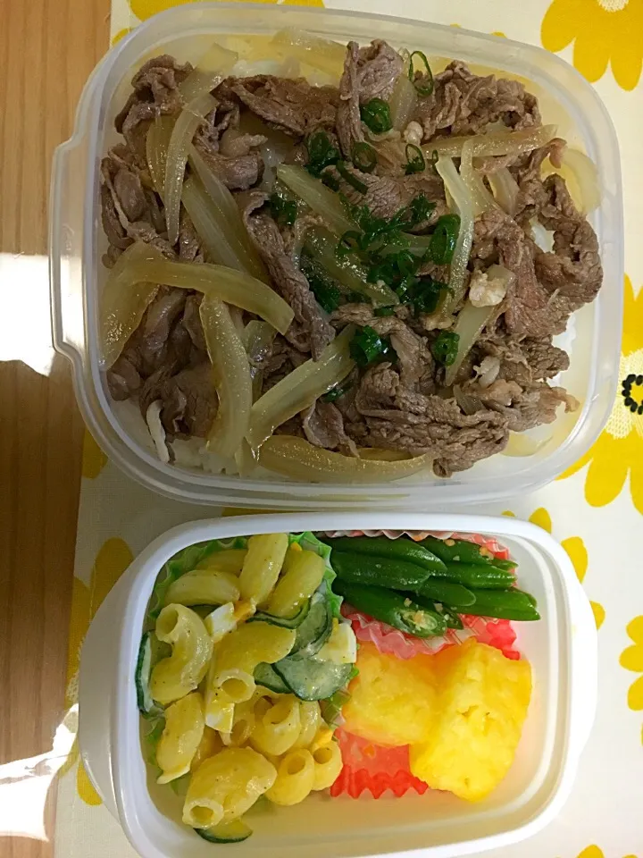 Snapdishの料理写真:牛丼、マカロニサラダ、いんげんのピーナツ和え、パイナップル|あゆみさん