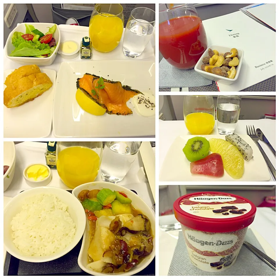 Refreshment at Cathay pacific flight|Sky Blueさん