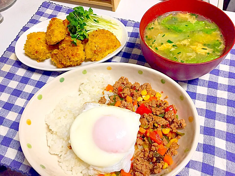 完熟トマト入り爽やかガパオライス  レタスと卵のスープ  チキンのカレー粉焼き|石川洋子さん