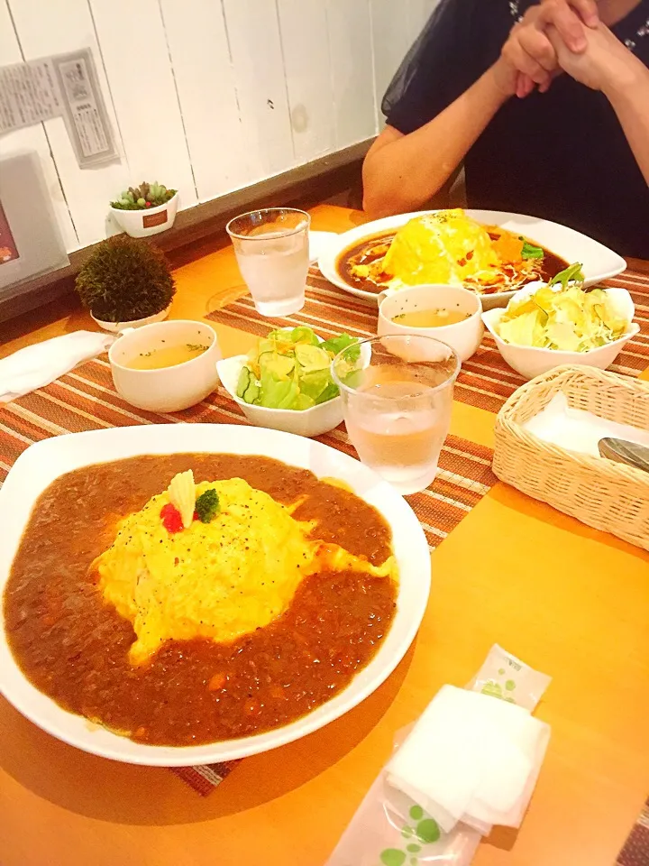 Snapdishの料理写真:アプリコットのオムライス デミ&カレー|mikaさん