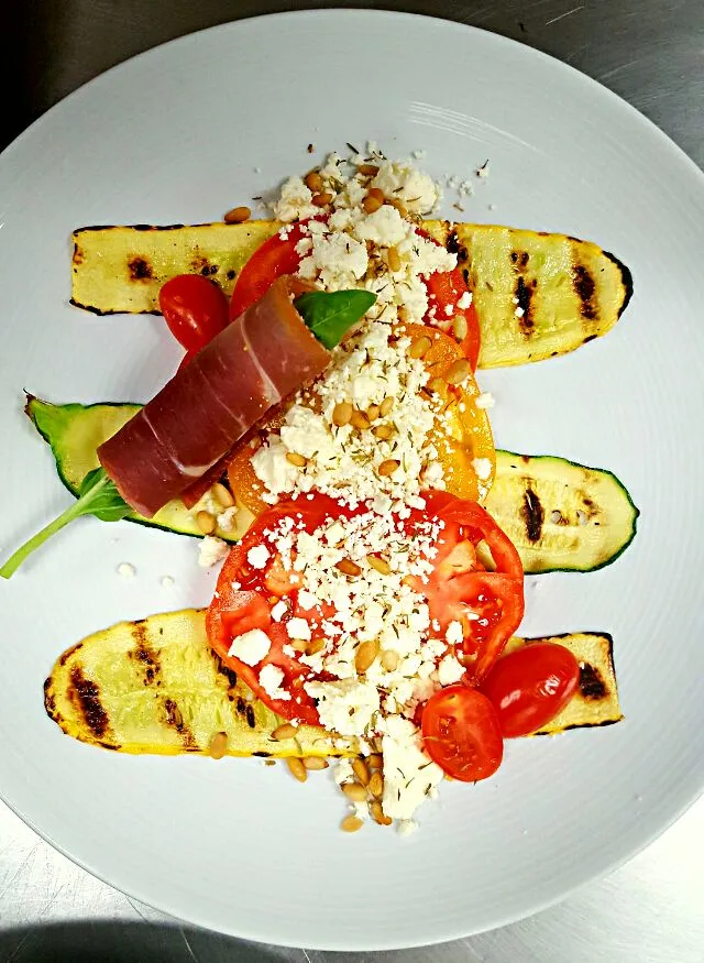 heirloom tomatoes salad w/ grilled zucchini,feta cheese and prosciutto wrapped basil|chef Charlesさん