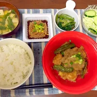 唐揚げとシシトウのみぞれ煮。小松菜中華風おひたし。ニラたまに豆腐のお吸い物。|kayonさん