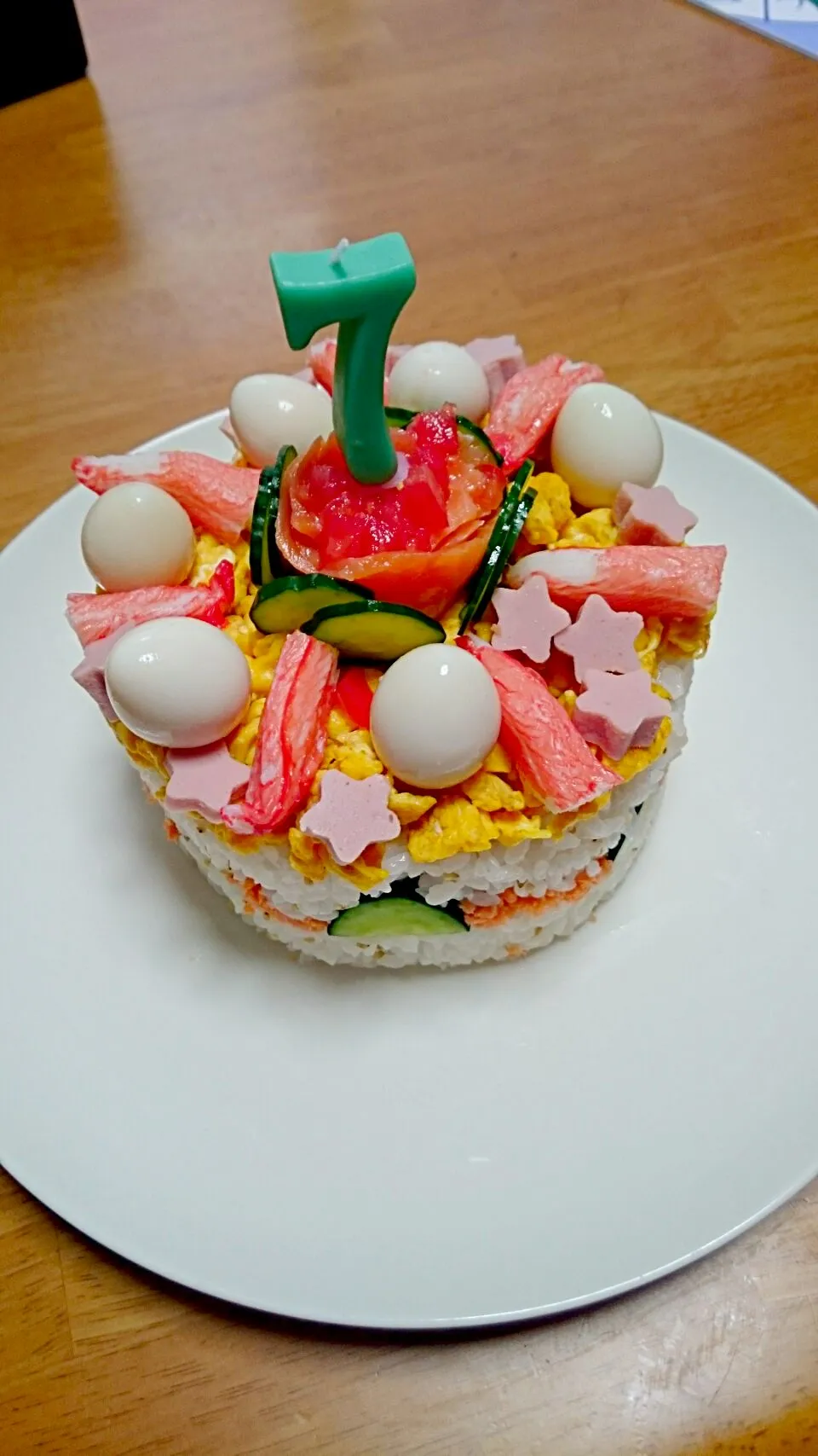 Snapdishの料理写真:お誕生日の寿司ケーキ|楠川美江さん