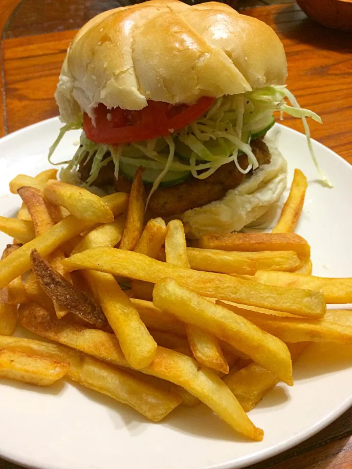 Pork Cutlet Sandwich w/ Cabbage, Onion,Tomato,Cucumber,Tartar Sauce&Mayo served w/ Fries|Milka Papricaさん