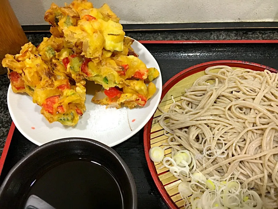 立食いそば手帳 名店120［首都圏編］ à la 麓屋（三田）夏野菜のかき揚げそば 160715|ゆうじ.さん