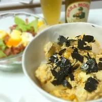 親子丼とポーチドエッグサラダです！！|じろうさん