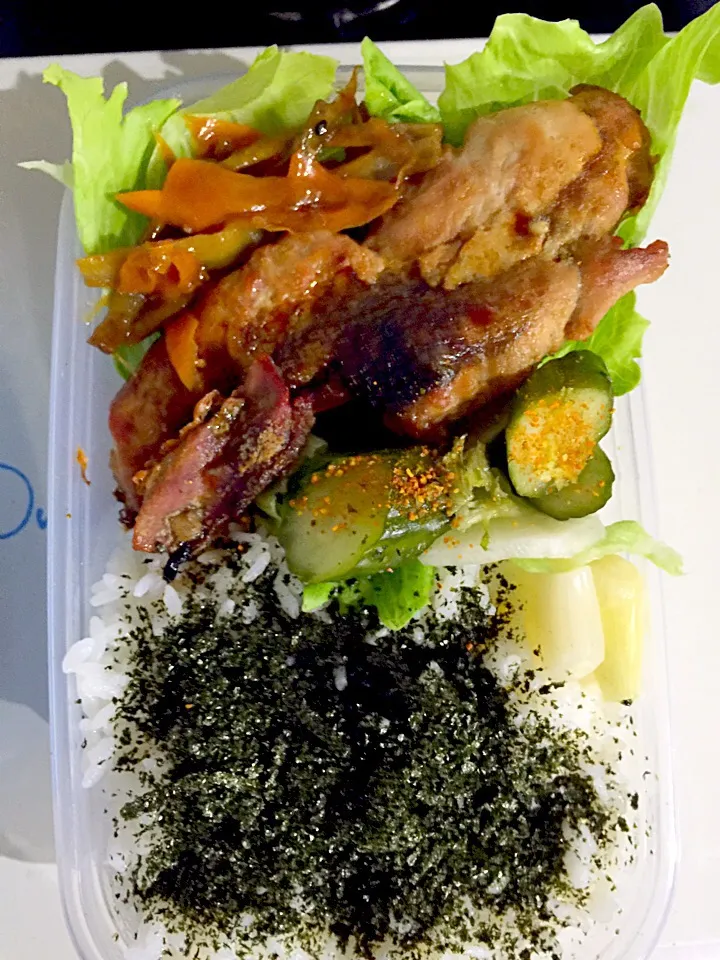 パパお弁当🍱  鰹の塩焼き  きんぴらごぼう  キュウリの漬物  らっきょうの甘酢漬け|ch＊K*∀o(^^*)♪さん