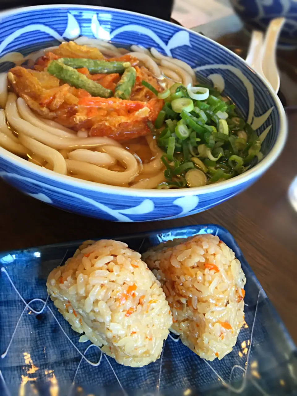 かき揚げうどん360円 かしわおにぎり160円|みちるさん