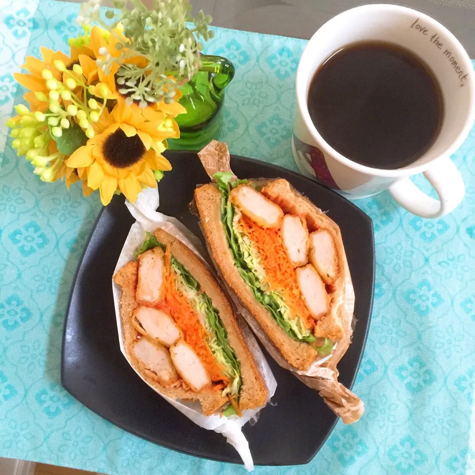 Snapdishの料理写真:7/15❤︎チキンナゲット&野菜いっぱい❤︎amoサンド|Makinsさん