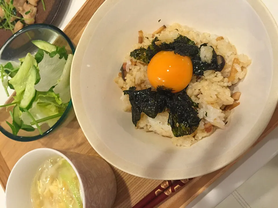 Snapdishの料理写真:たまご中華スープ。エリンギとベーコンのたまごのせごはん。|hongkiさん