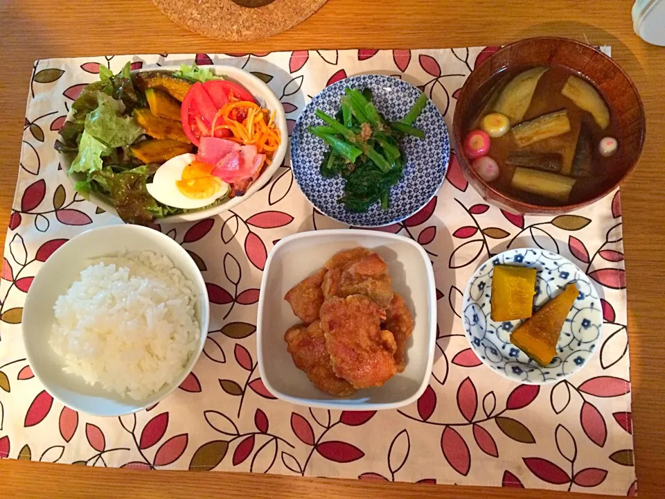 7月15日の夕食✴︎野菜たっぷり揚げない唐揚げ定食。|mikomikoさん