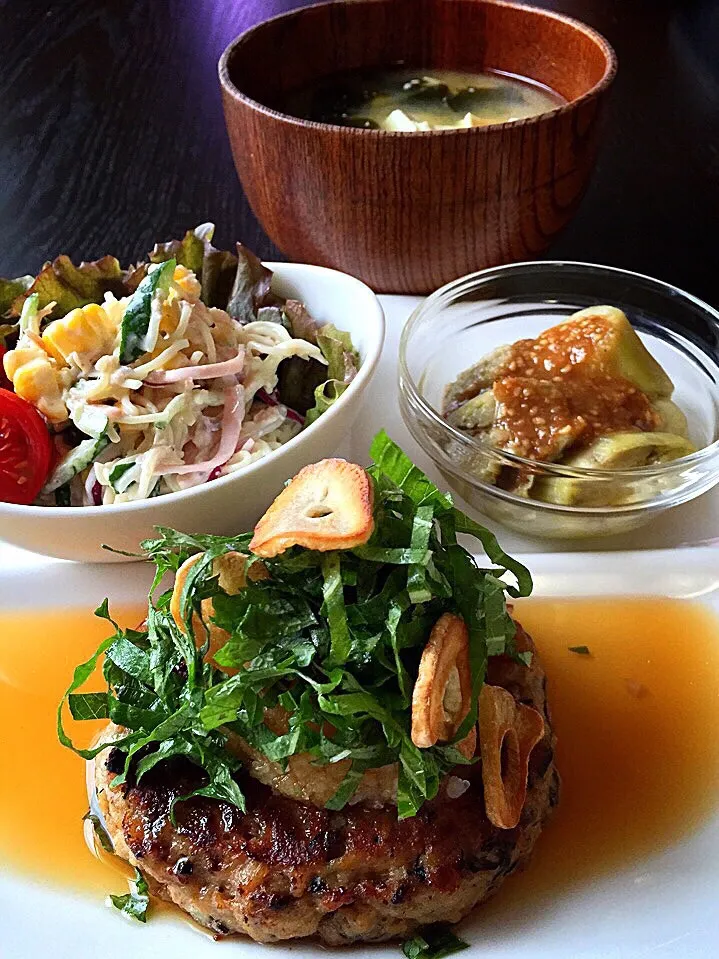 Snapdishの料理写真:⭐️ひじき入りお豆腐ハンバーグ
⭐️ナスの胡麻和え
⭐️パスタサラダ
⭐️お豆腐とワカメの味噌汁|よっちぃさん