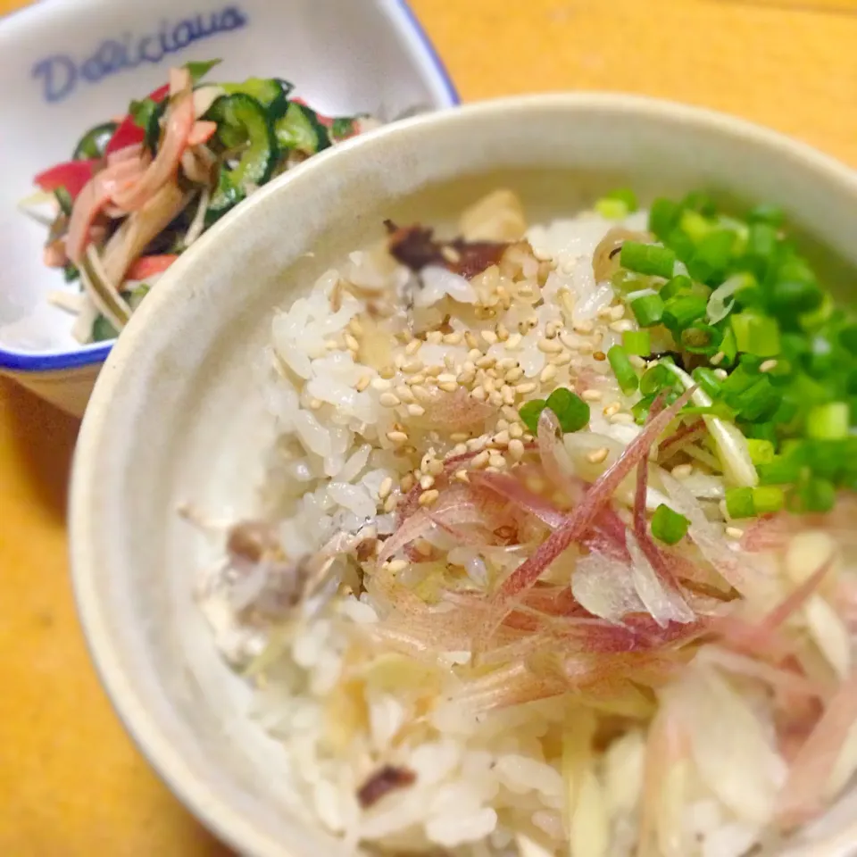 今夜のアテは鯛飯＆トマトとキュウリの出し殻昆布和え🍶|こなちゅんさん