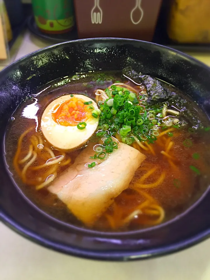 Snapdishの料理写真:荒ぶし醤油ラーメン@はま寿司|めぎゅさん