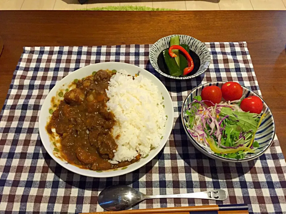 Snapdishの料理写真:作り置きごはーん♡カレー、サラダ、ピクルス|未来さん