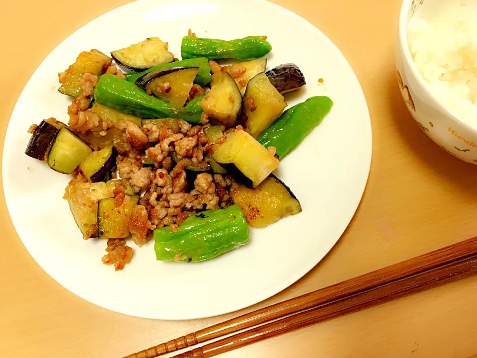 ナスとししとうの肉味噌炒め|はるなさん