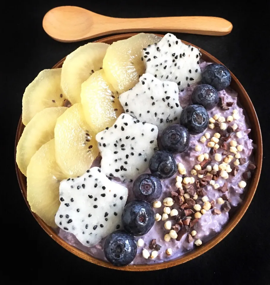 Maqui oats with fruits, quinoa pops and cacao nibs|coxiella24さん