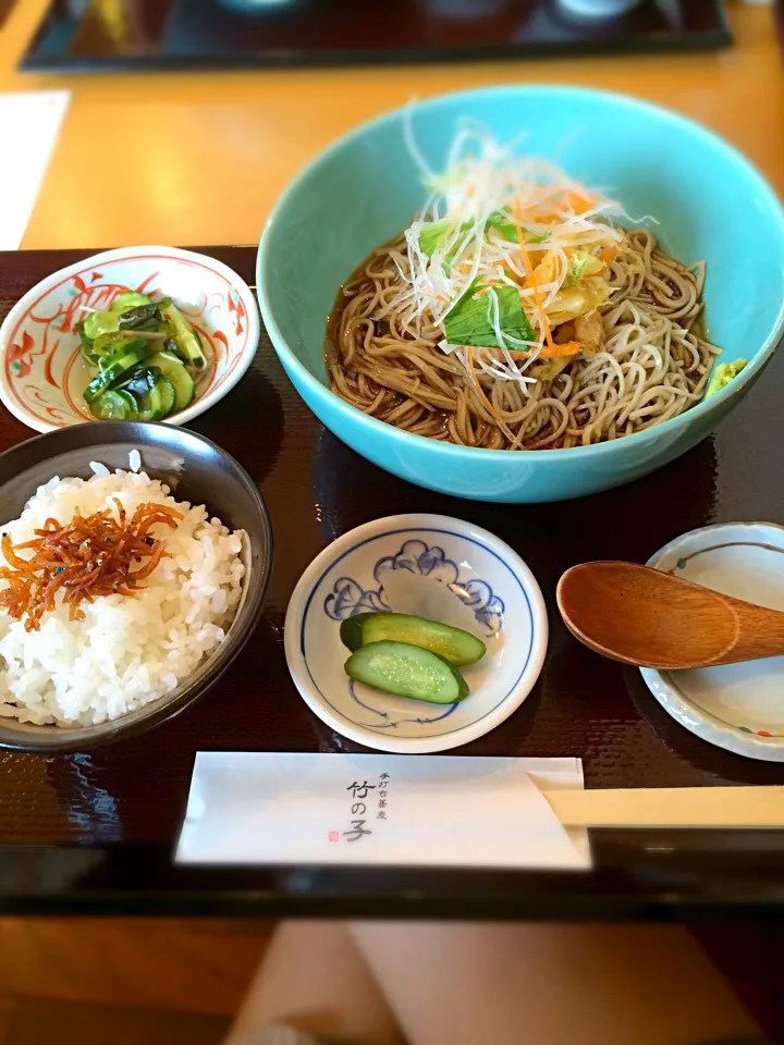 Snapdishの料理写真:竹の子ランチ
ぶっかけ蕎麦 かき揚げのせ
小鉢  じゃこ山椒ごはん  漬物|sakiさん