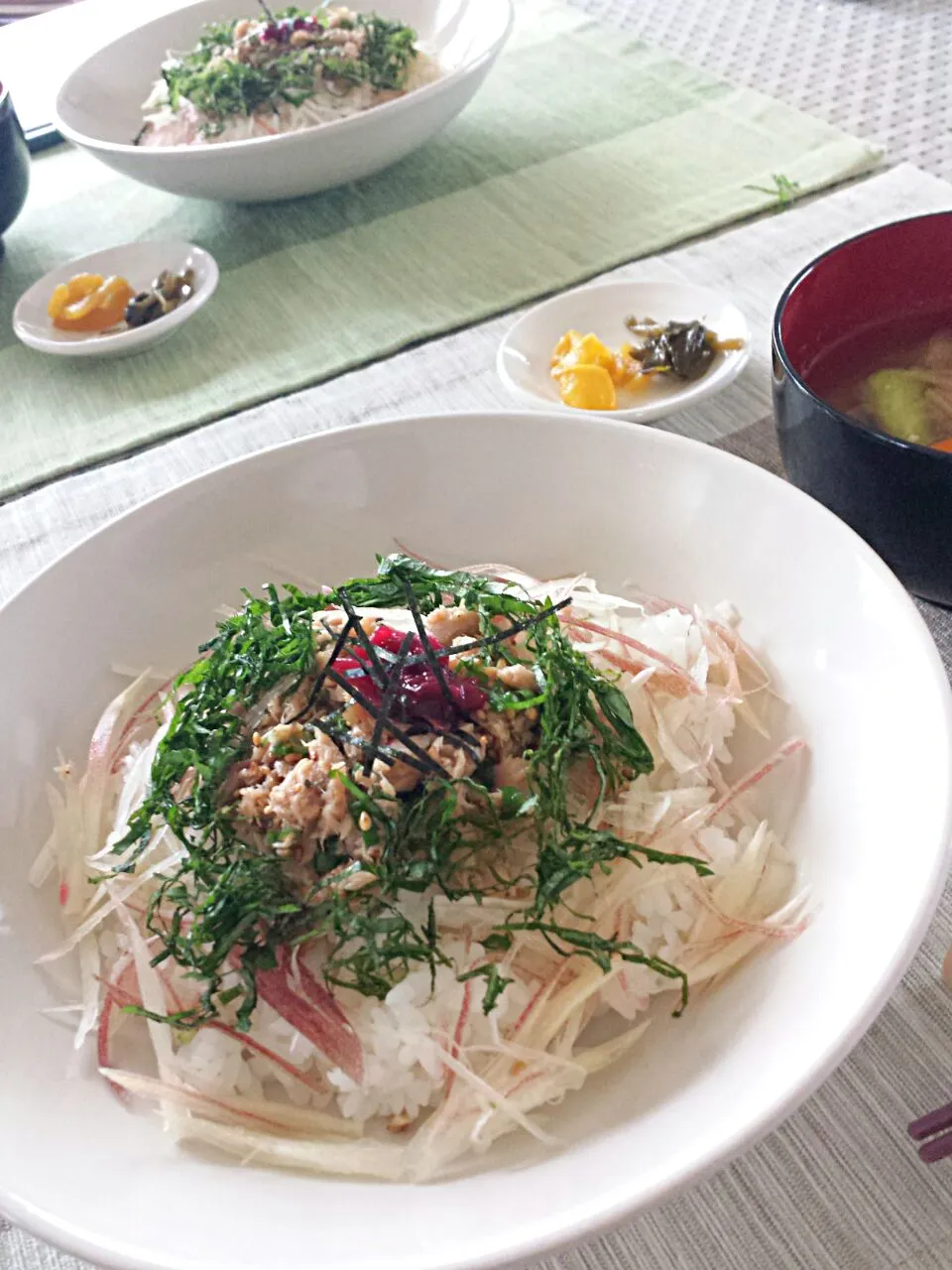 残りご飯で梅とツナ缶のさっぱり丼|おちゃわんさん