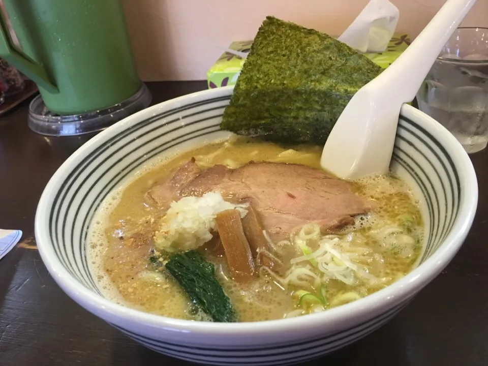 濃厚醤油ラーメン中太麺|さのすけさん